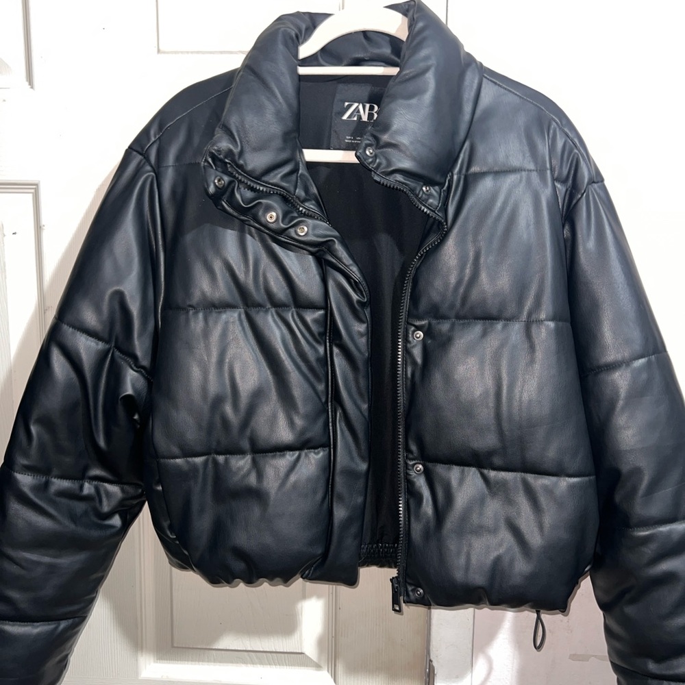 Zara Black Puffer Jacket with Cropped Design
